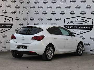 Opel Astra, 2011г, передний привод, автомат