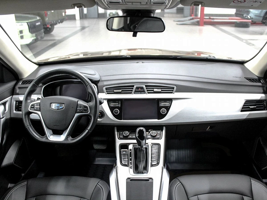 Geely Atlas, 2018г., передний привод, автомат