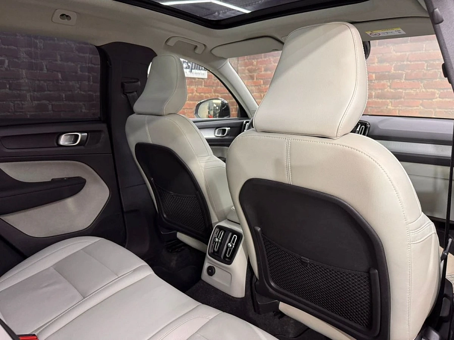 Volvo XC40, 2020г., передний привод, робот