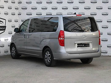 Hyundai , 2018г., задний привод, автомат