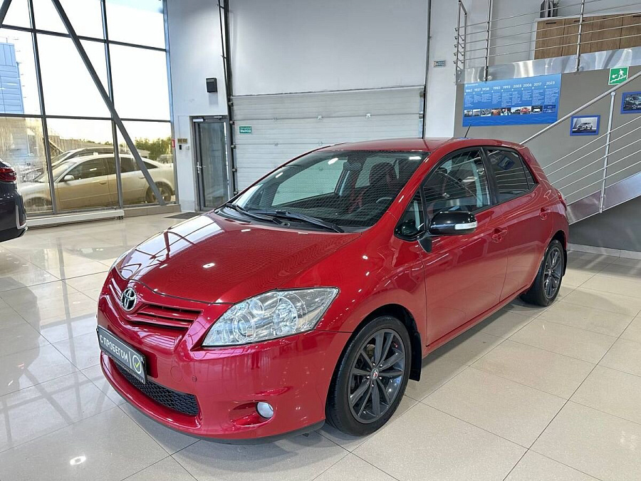 Toyota Auris, 2011г., передний привод, автомат