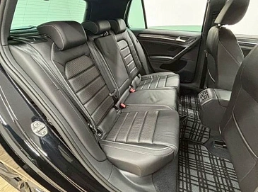 Volkswagen Golf R, 2018г, полный привод, робот