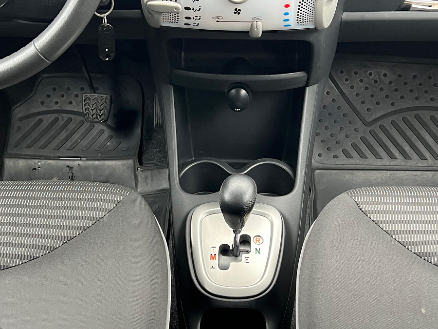 Peugeot 107, 2013г., передний привод, автомат