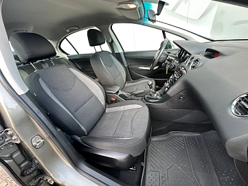 Peugeot 408, 2013г., передний привод, механика