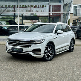 Volkswagen Touareg, 2020г, передний привод, автомат