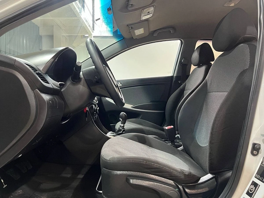 Hyundai Solaris, 2013г., передний привод, механика