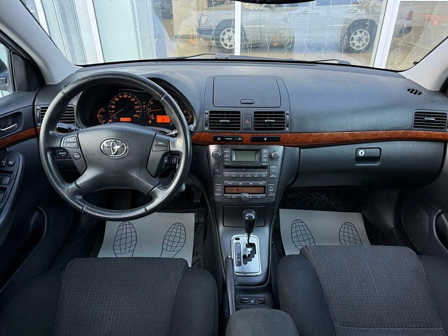 Toyota Avensis, 2008г., передний привод, автомат