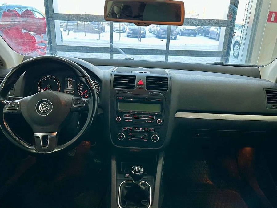 Volkswagen Jetta, 2010г., передний привод, механика