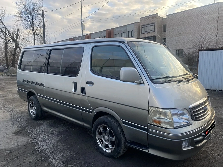 Toyota HiAce, 2004г., задний привод, механика