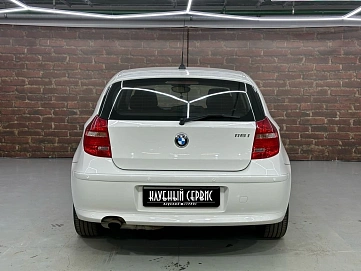 BMW 1 серии, 2011г, задний привод, автомат