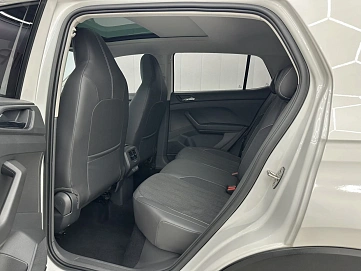 Volkswagen T-Roc, 2022г, передний привод, робот