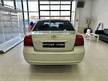 Toyota Avensis, 2004г, передний привод, автомат