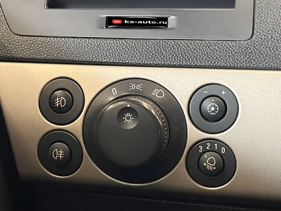 Opel Astra, 2008г., передний привод, механика