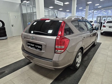 Kia Ceed, 2011г, передний привод, автомат