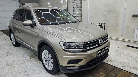 Volkswagen Tiguan, 2018г, полный привод, робот