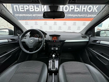 Opel Astra, 2009г, передний привод, автомат