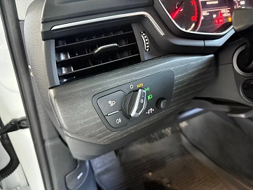 Audi A4, 2019г, передний привод, робот