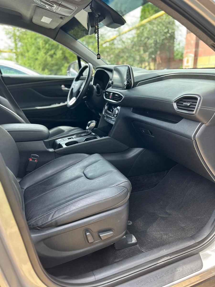 Hyundai Santa Fe, 2019г., полный привод, автомат
