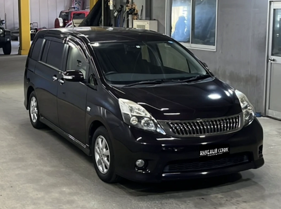 Toyota ISis, 2012г., передний привод, вариатор