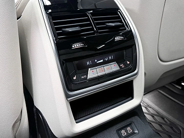 BMW X7, 2025г, полный привод, автомат
