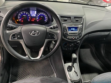 Hyundai Solaris, 2015г., передний привод, автомат