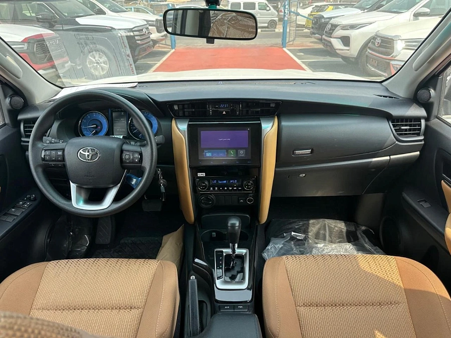 Toyota Fortuner, 2024г., полный привод, автомат