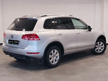 Volkswagen Touareg, 2013г, передний привод, автомат