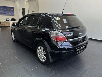 Opel Astra, 2009г, передний привод, механика