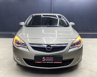 Opel Astra, 2011г, передний привод, механика