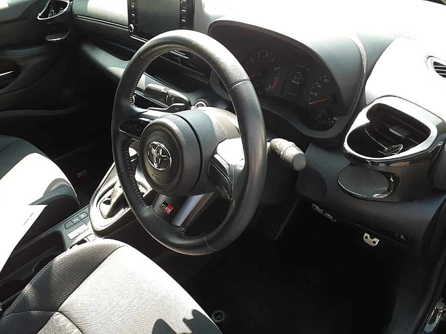 Toyota Yaris, 2021г., передний привод, вариатор