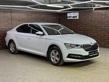 Skoda Superb, 2022г, передний привод, робот