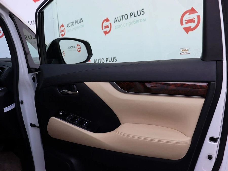 Toyota Alphard, 2019г., полный привод, вариатор