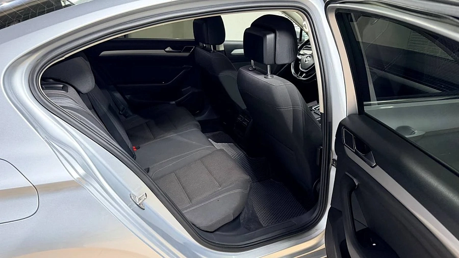 Volkswagen Passat, 2015г., передний привод, робот