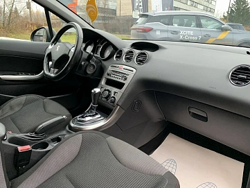 Peugeot 308, 2011г, передний привод, автомат