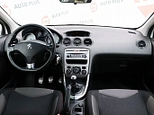 Peugeot 308, 2011г., передний привод, механика
