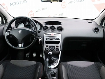 Peugeot 308, 2011г, передний привод, механика