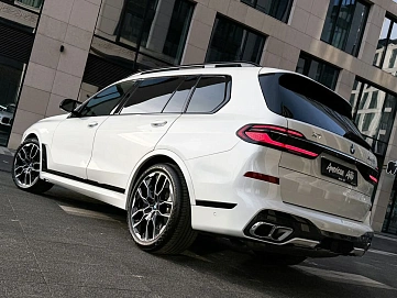 BMW X7, 2025г, полный привод, автомат