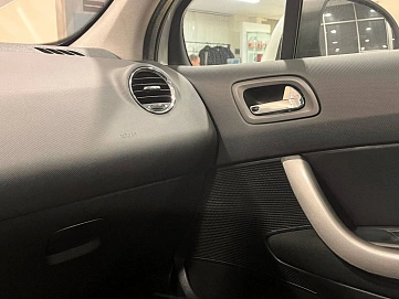 Peugeot 308, 2011г, передний привод, автомат