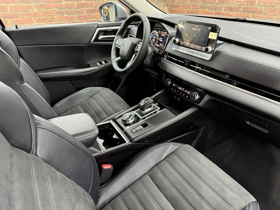 Mitsubishi Outlander, 2023г., полный привод, вариатор
