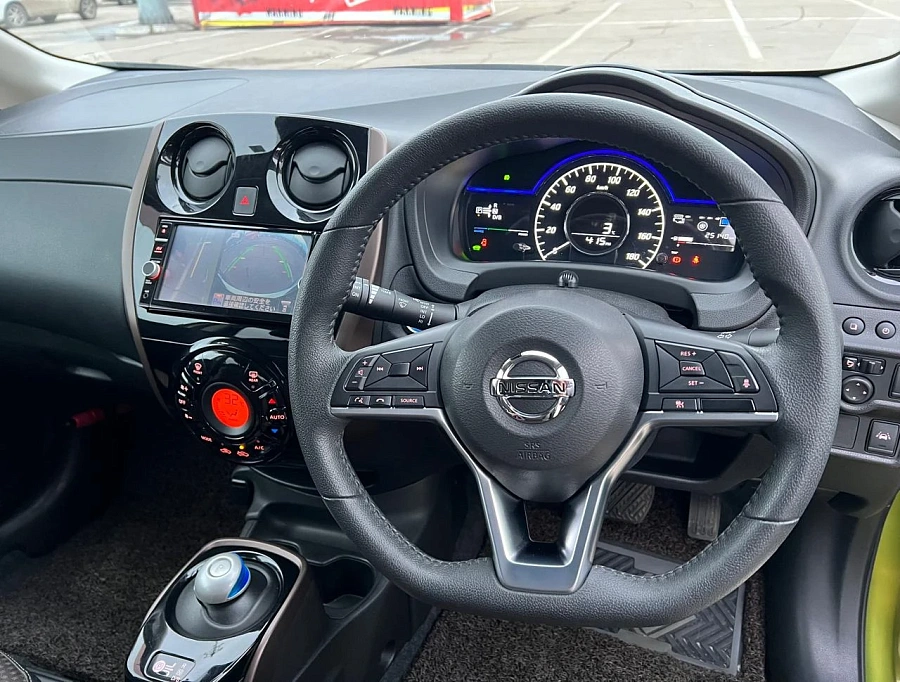 Nissan Note, 2018г., передний привод, автомат