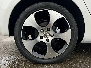 Volkswagen Golf, 2012г, передний привод, механика