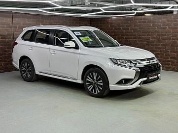 Mitsubishi Outlander, 2022г, передний привод, вариатор
