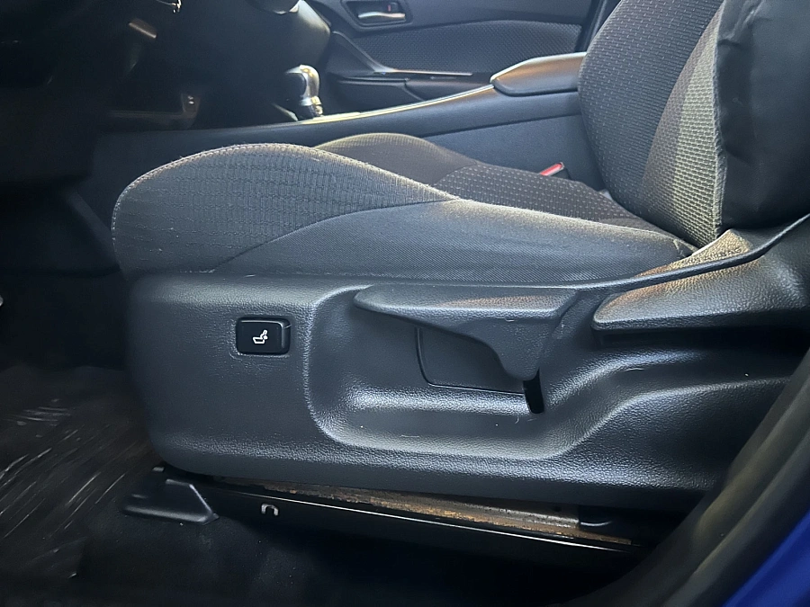 Toyota C-HR, 2018г., передний привод, вариатор