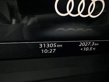 Audi Q3, 2022г, передний привод, робот