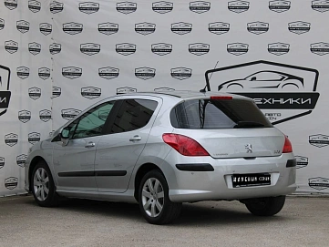 Peugeot 308, 2008г, передний привод, автомат