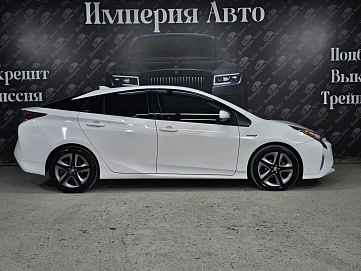 Toyota Prius, 2016г, передний привод, автомат