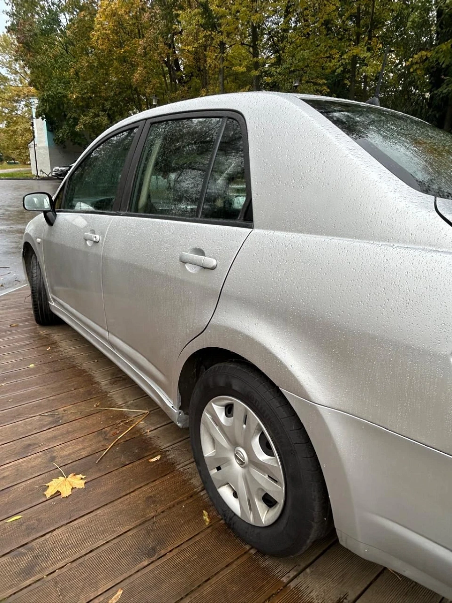 Nissan Tiida, 2012г., передний привод, механика