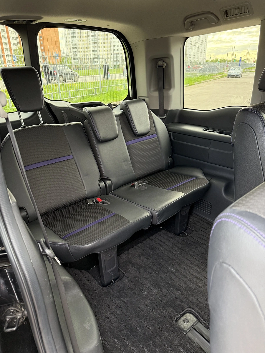 Honda Stepwgn, 2018г., передний привод, вариатор