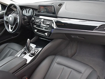 BMW 5 серии, 2018г., задний привод, автомат