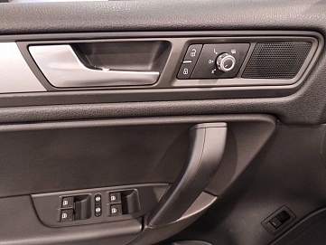 Volkswagen Touareg, 2013г, передний привод, автомат